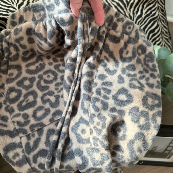 Leopard print Size medium fuzzy cozy pants - Picture 3 of 8